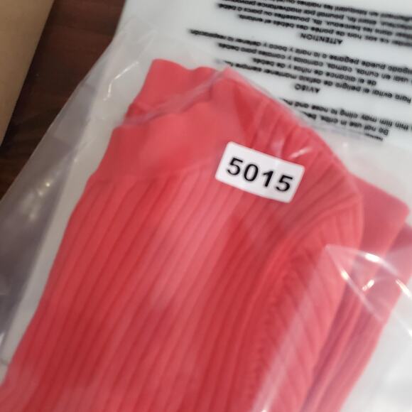 Uniqlo Sweater Womens Small Red 100% Wool Ribbed Mock Neck Half Sleeve Top - Picture 8 of 8